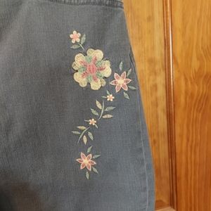 Gloria Vanderbilt Capri pants